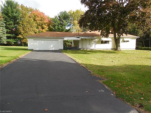 3rd image of 406 Knollwood Ave