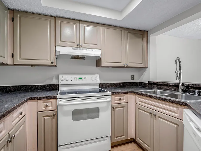 5200 NW 31st Ave #96 — Photo 6