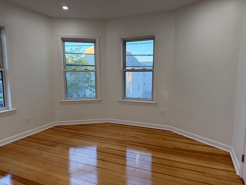 2nd image of 83 Neptune St Floor 2
