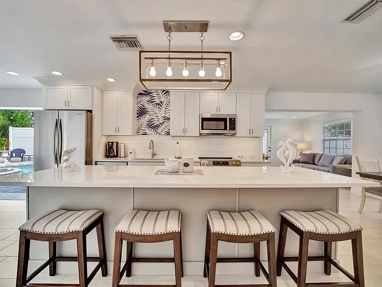567 Venice Ln — Photo 7