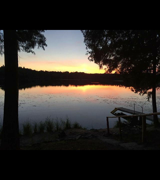 400 ft of private lakeshore!