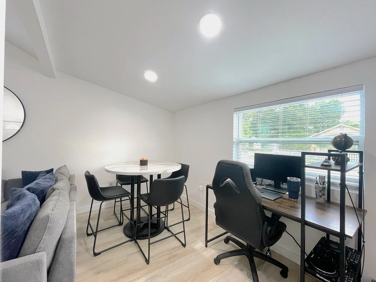 2 bed, 1037 sqft, $1,899 — Photo 4