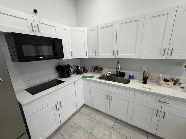 (undisclosed Address), Naples, FL 34120