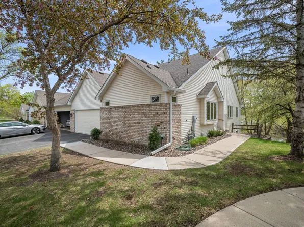 8342 Creekside Cir, Bloomington, MN 55437