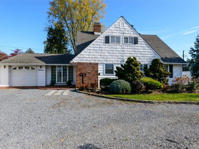 11 Foster Lane, Westbury, NY, 11590