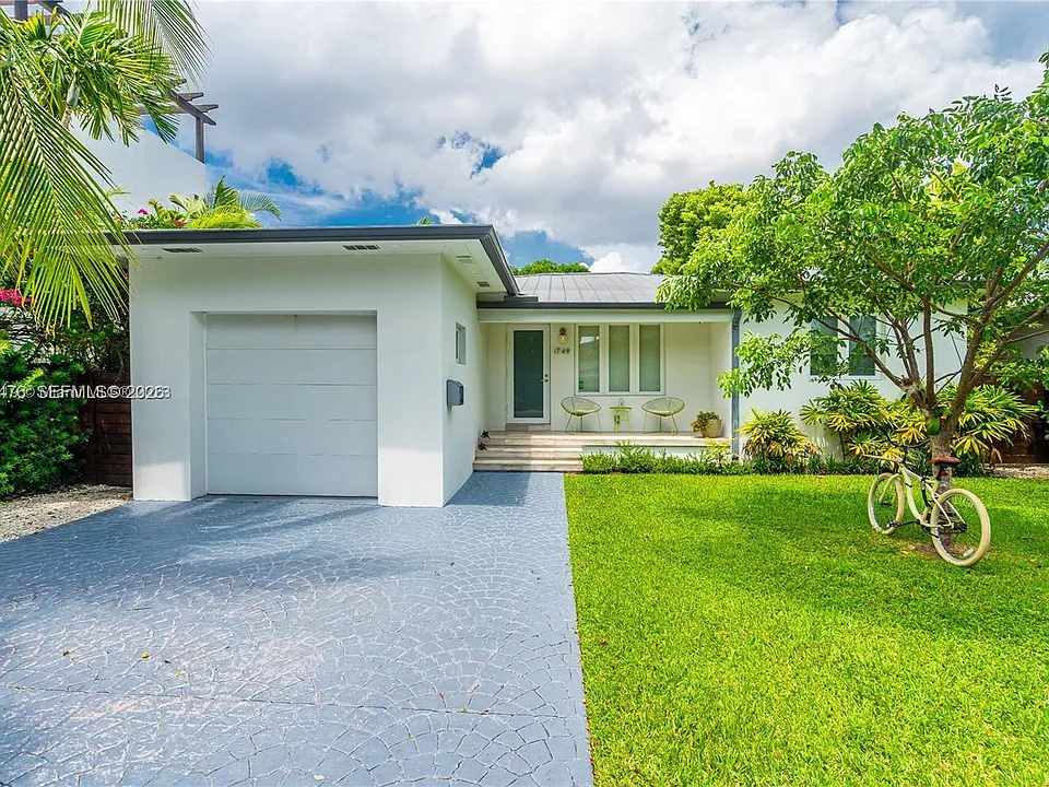 1749 Bay Dr