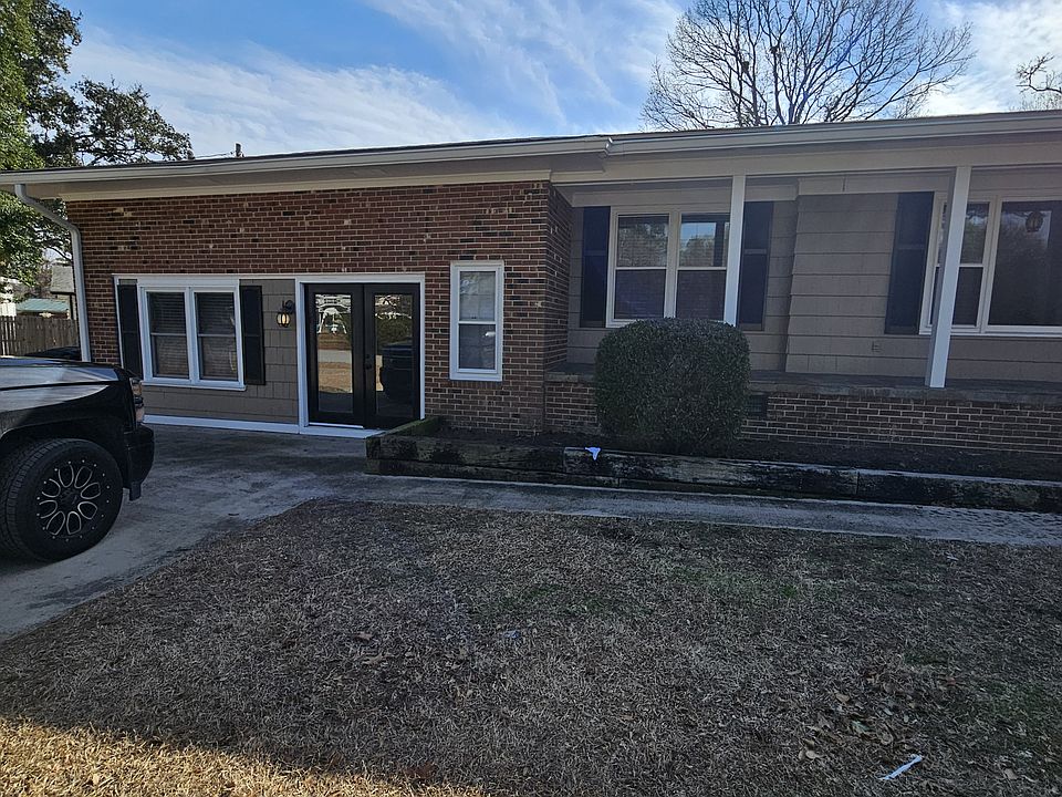 1st image of 903 Oxford Dr