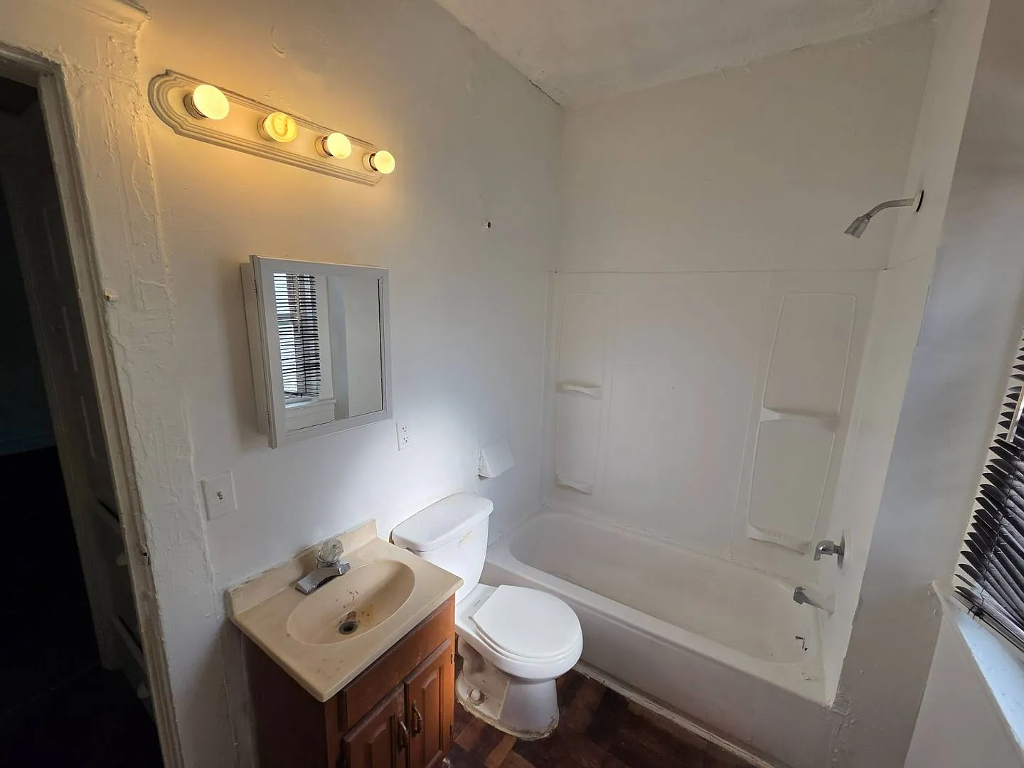 536 E 117th St Cleveland, OH 44108 — Photo 2