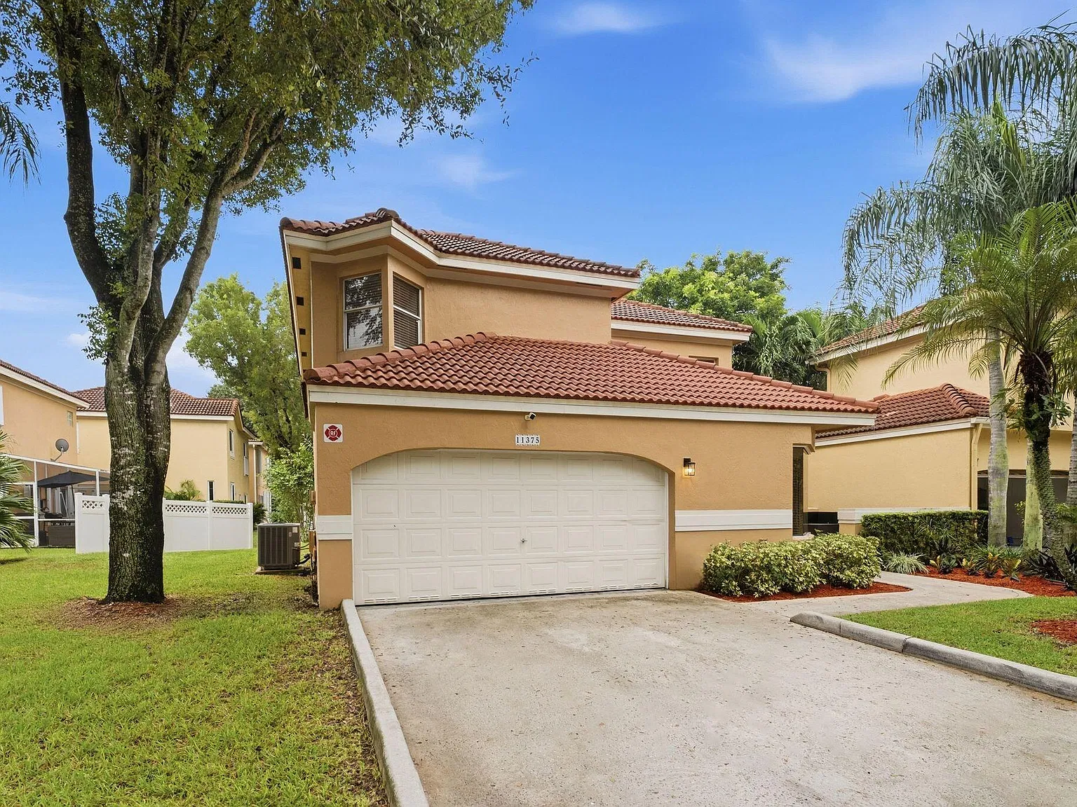 3 bed, 2.5 bath, 2245 sqft, $3,850 — Photo 2