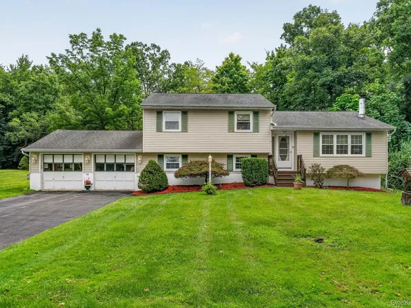 22 Elliott Place, New Hampton, NY 10958