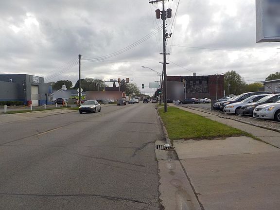 5th image of 1622 Broadway