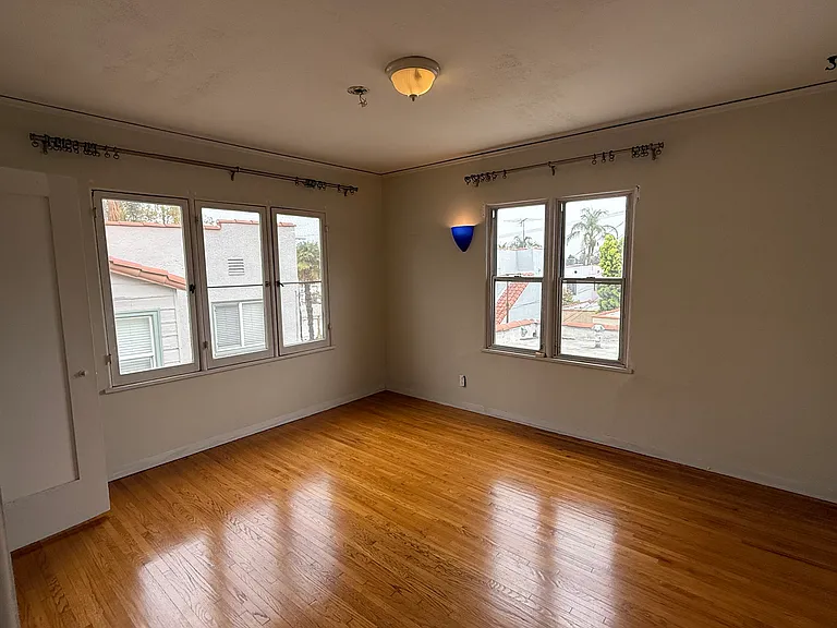 1108 S Redondo Blvd #UPPER — Photo 11