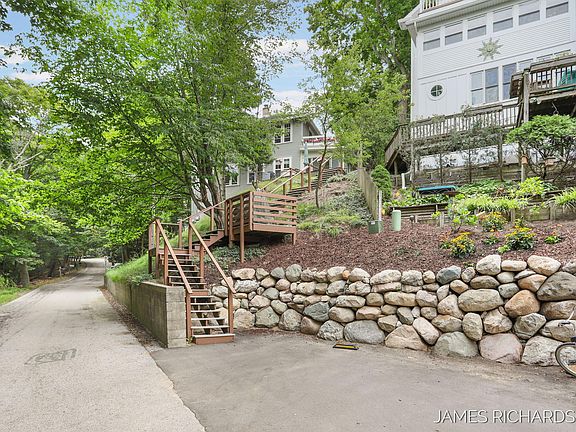 4th image of 36 Edwards Ave