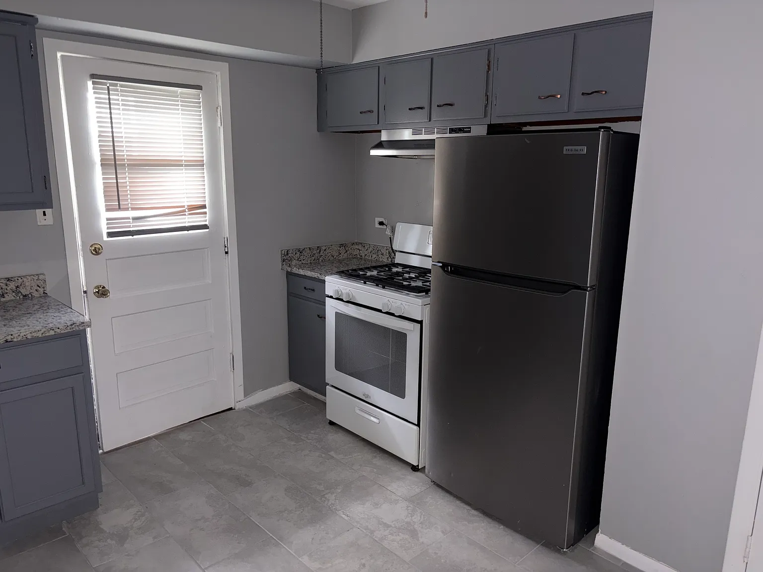 107 W Willow St — Photo 2