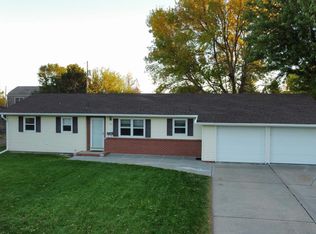 306 W 38th St, Kearney, NE 68845