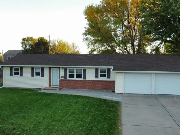306 W 38th St, Kearney, NE 68845