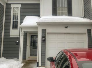 162 Half Moon Cir #162, Aurora, IL 60504