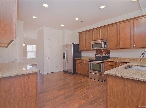 5th image of 1011 Wellscroft Rd