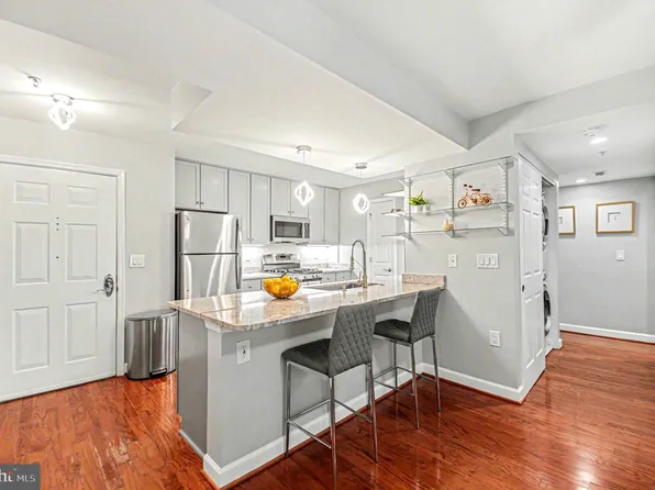 4189 S Four Mile Run Dr Unit 101, Arlington, VA 22204