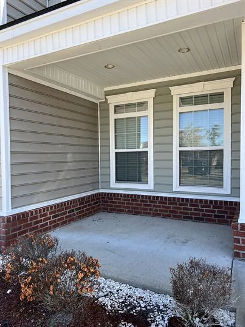 3 Bed/ 2.5 Bath Home very close to Fort Stewart gate seven!! — Photo 2