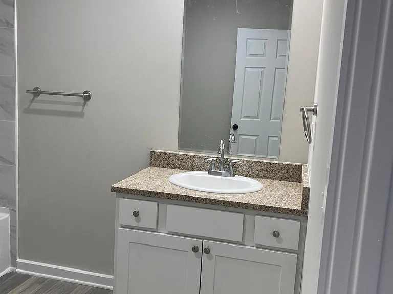 1346 S Main St — Photo 16