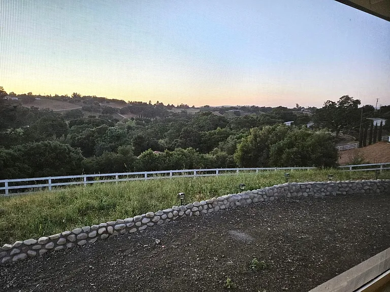 1219 Deer Trail Ln — Photo 18