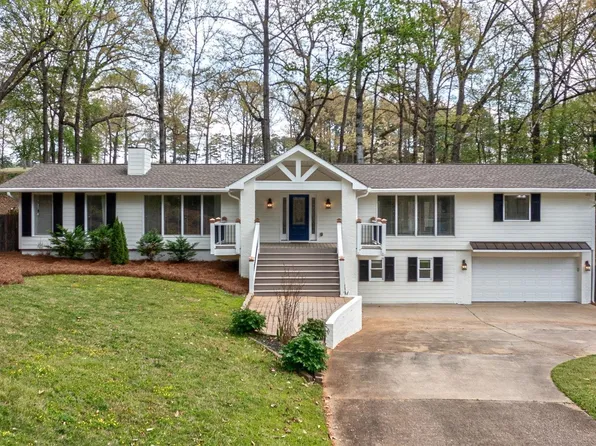 530 E Lake Dr, Gainesville, GA 30506