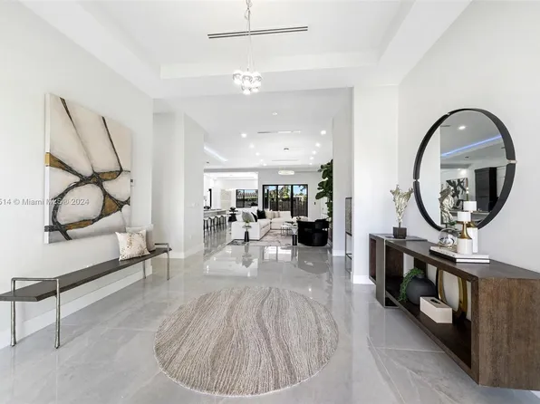 11620 Canal Dr, North Miami, FL 33181