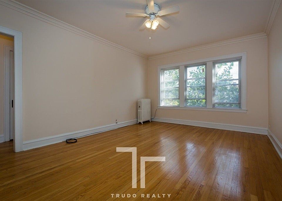 1st image of 7434 N Artesian Ave