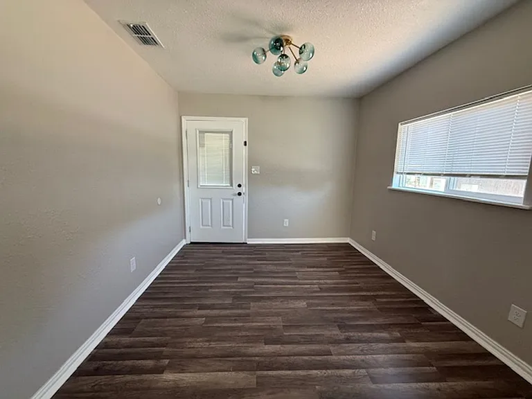 234 Clyde St — Photo 5