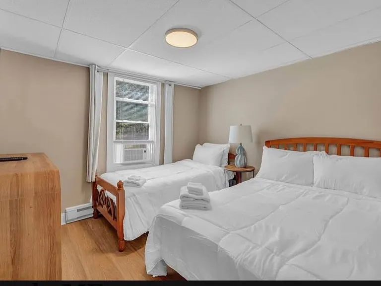 174 E Grand Ave — Photo 5