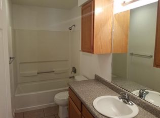 1207 W Goodwin St UNIT B, Pleasanton, TX 78064