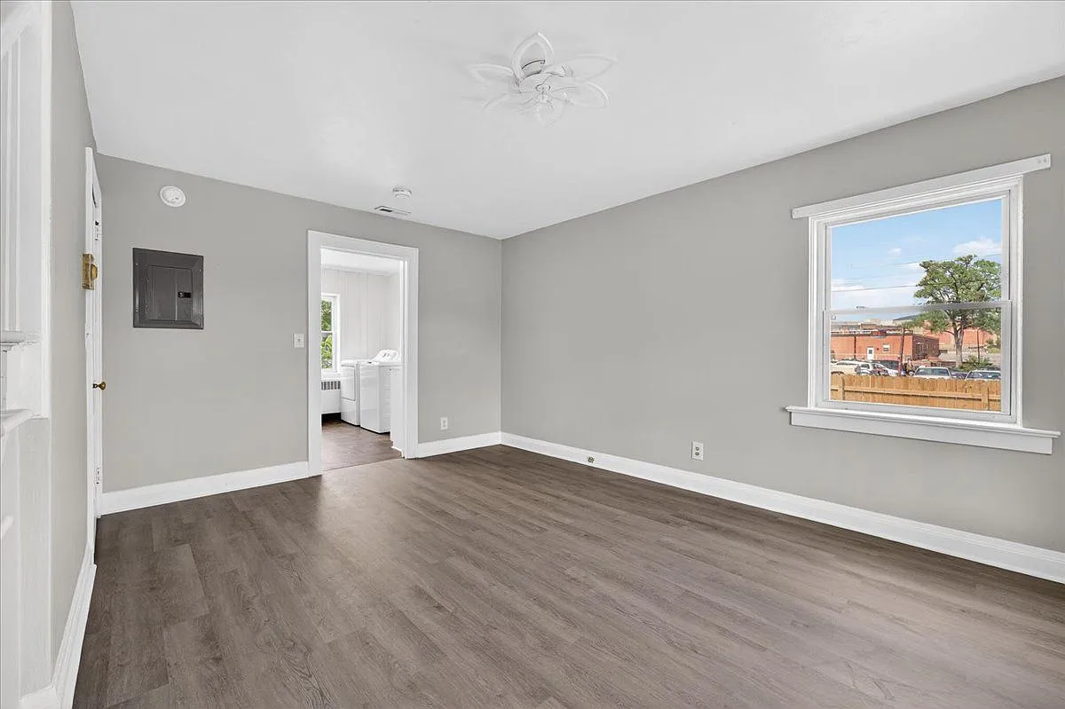 2 bed, 1.0 bath, $1,200 — Photo 4