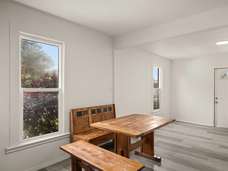 1627 E Desmet Ave — Photo 7