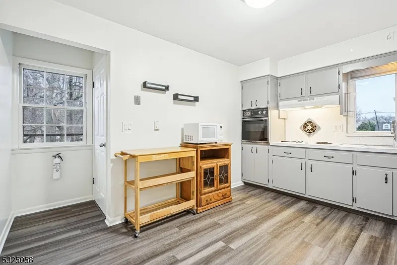 3 bed, 1100 sqft, $2,800 — Photo 4