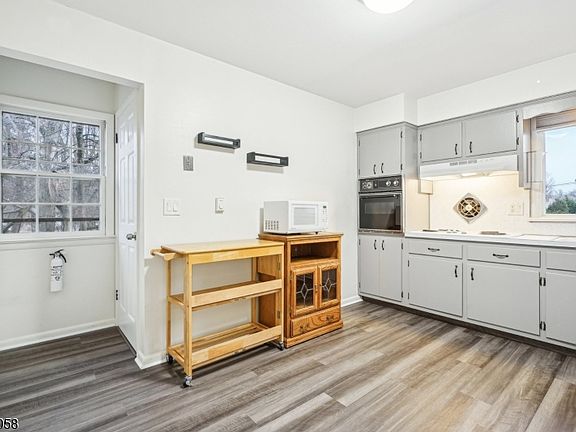 4th image of 233 Rankin Ave