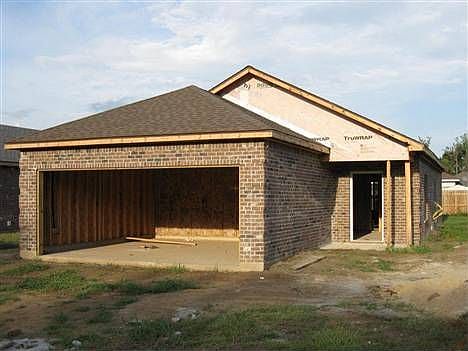 1st image of 105 Bottle Brush Ln