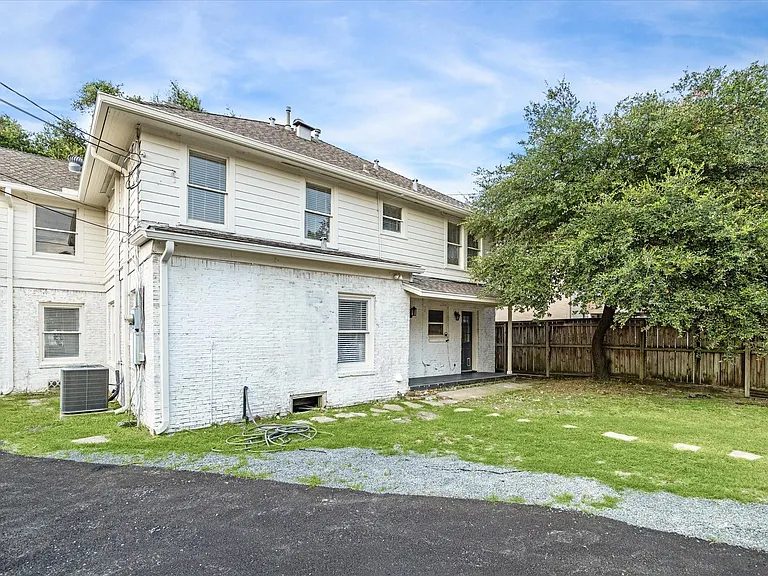 1745 Lexington St — Photo 15