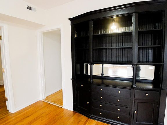 5th image of 1429 N Avers Ave #1