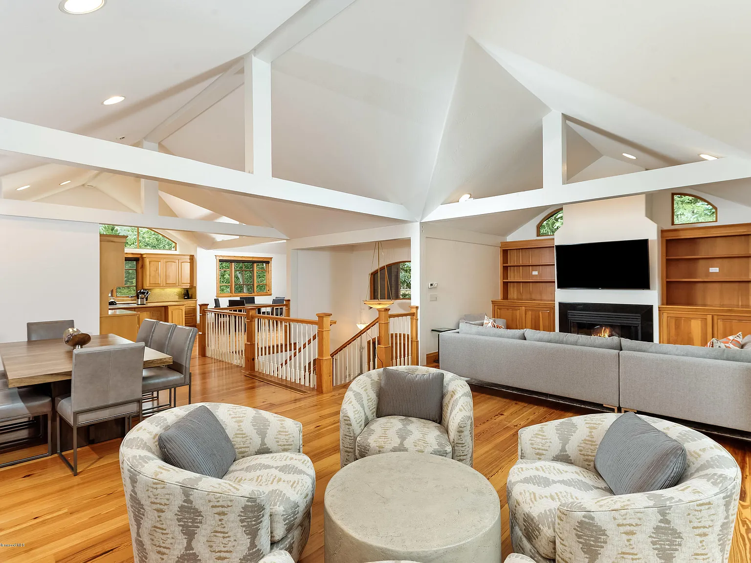 4 bed, 4.5 bath, 4120 sqft, $95,000 — Photo 2
