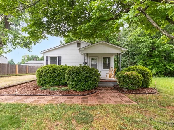 544 Edgewood St, Kernersville, NC 27284