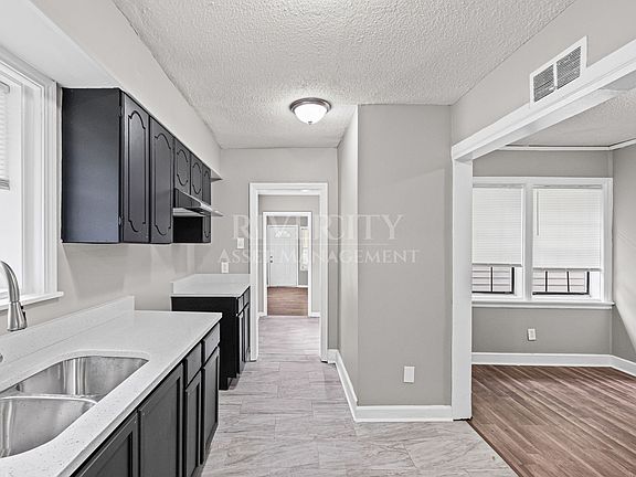 4th image of 4051 Auburn Rd