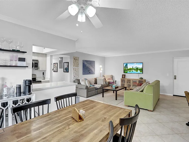665 Enfield St #B20 — Photo 11