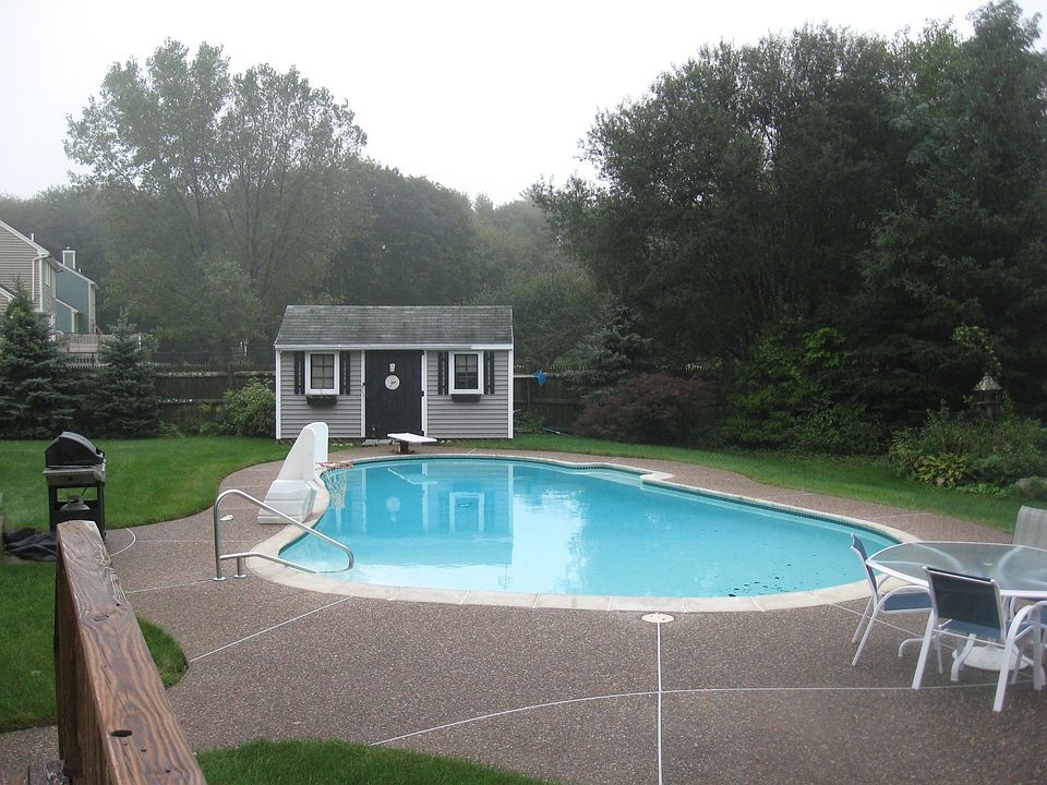 2nd image of 161 Old Farm Rd