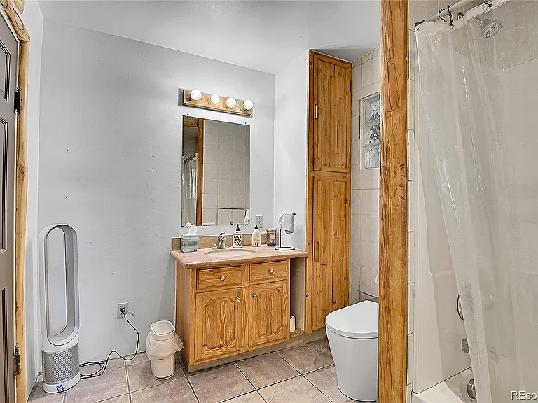 124 River Dr — Photo 16