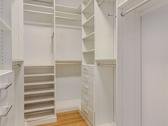 3rd image of 2728 Thomson Ave Unit 325