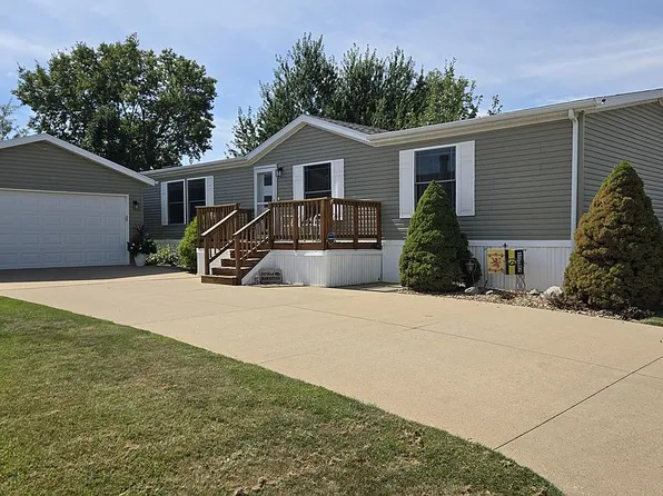 6405 Decatur St SW, Cedar Rapids, IA 52404