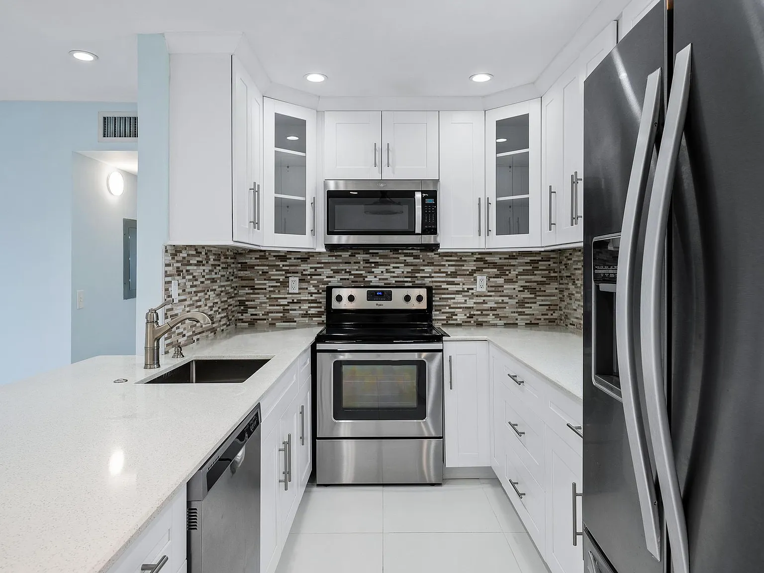 2 bed, 2.0 bath, 910 sqft, $2,000 — Photo 4