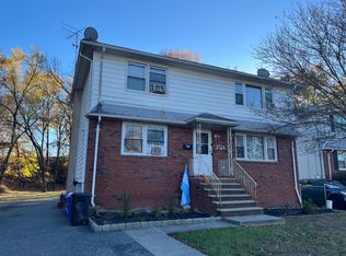 90 Rochelle Pkwy, Saddle Brook, NJ 07663