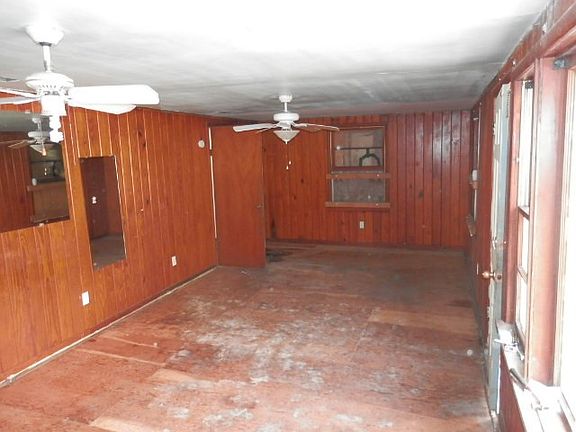 3rd image of 115 E Vine St